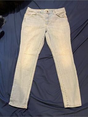 Universal Thread Light Wash Straight Leg Jeans
